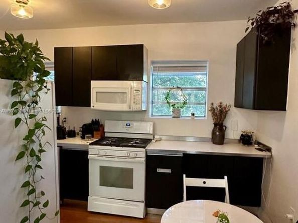 4812 Pine Tree Dr 204, Miami Beach FL 33140