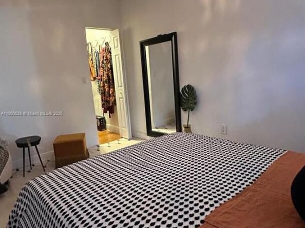 4812 Pine Tree Dr 204, Miami Beach FL 33140