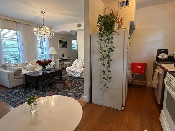 4812 Pine Tree Dr 204, Miami Beach FL 33140