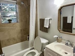 4812 Pine Tree Dr 204, Miami Beach FL 33140