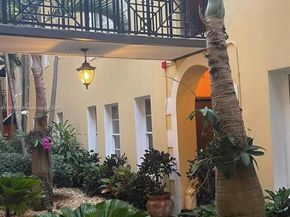 4812 Pine Tree Dr 204, Miami Beach FL 33140