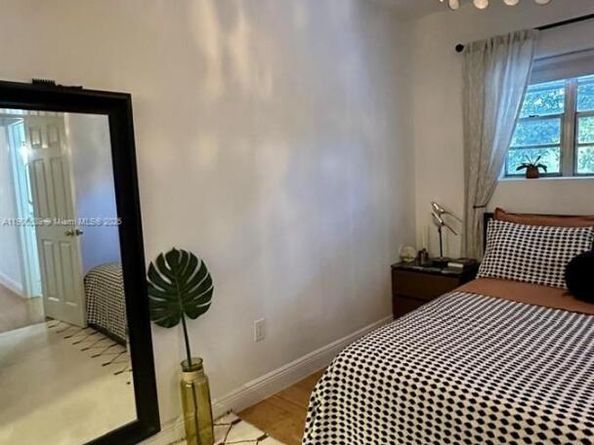 4812 Pine Tree Dr 204, Miami Beach FL 33140