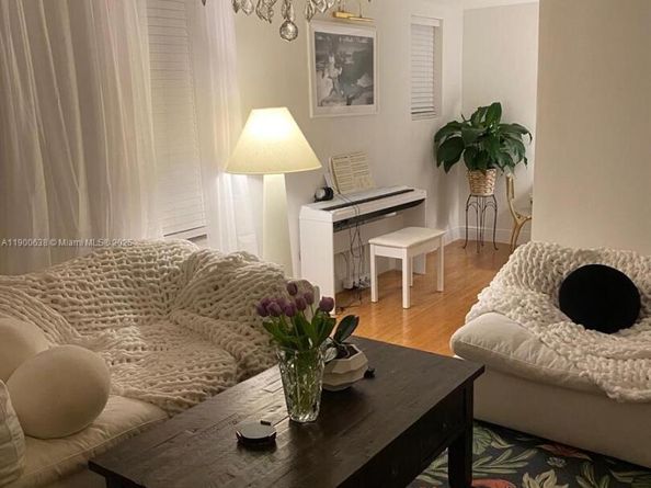 4812 Pine Tree Dr 204, Miami Beach FL 33140