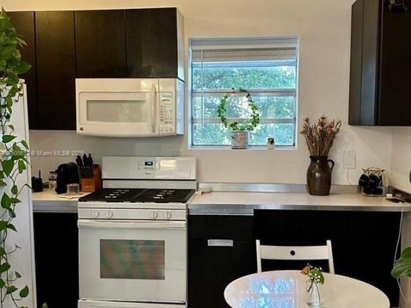 4812 Pine Tree Dr 204, Miami Beach FL 33140