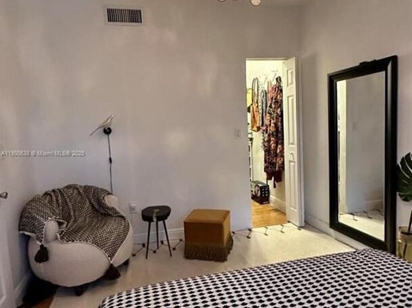 4812 Pine Tree Dr 204, Miami Beach FL 33140