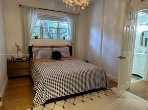 4812 Pine Tree Dr 204, Miami Beach FL 33140