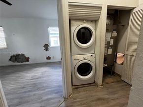 3021 Laurel Ridge Cir, Riviera Beach FL 33404