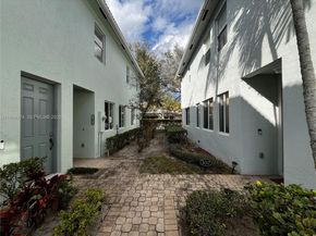 3021 Laurel Ridge Cir, Riviera Beach FL 33404