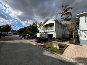 3021 Laurel Ridge Cir, Riviera Beach FL 33404