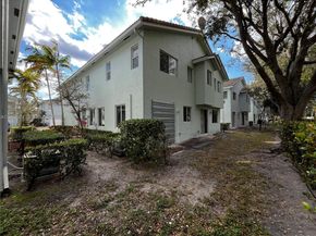 3021 Laurel Ridge Cir, Riviera Beach FL 33404