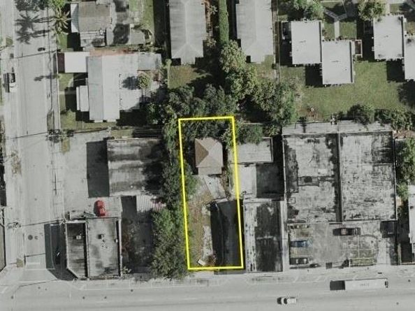 279 NW 54th St, Miami FL 33127