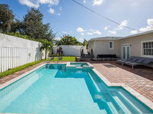 17415 NE 12th Ave, Miami FL 33162
