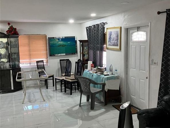 20 NE 215th St, Miami Gardens FL 33179