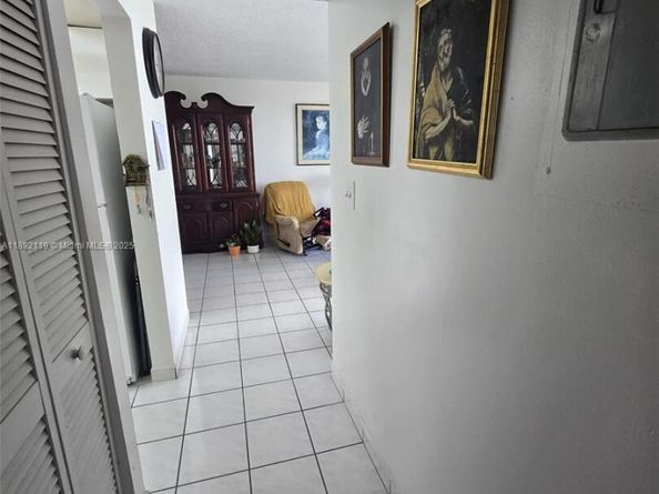 9688 Fontainebleau Blvd 409, Miami FL 33172