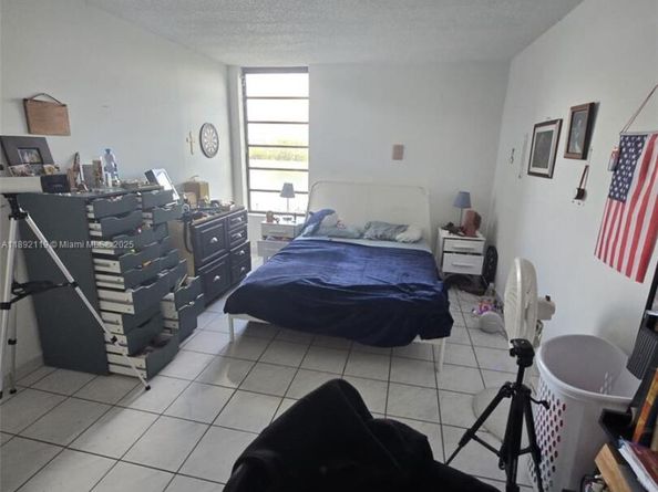 9688 Fontainebleau Blvd 409, Miami FL 33172