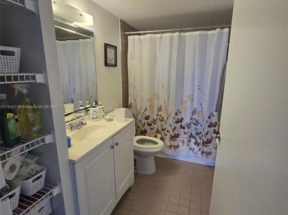 9688 Fontainebleau Blvd 409, Miami FL 33172