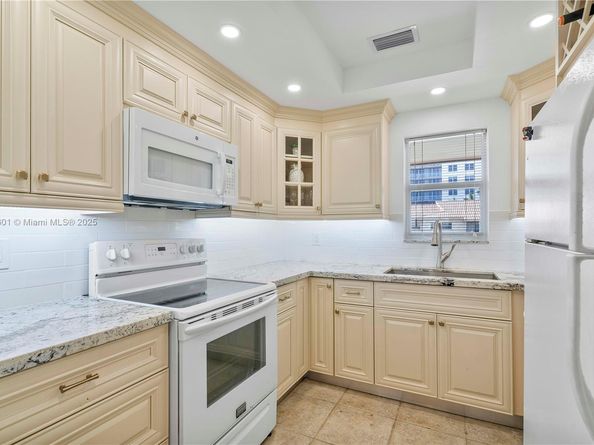 2600 Diana Dr 311, Hallandale Beach FL 33009