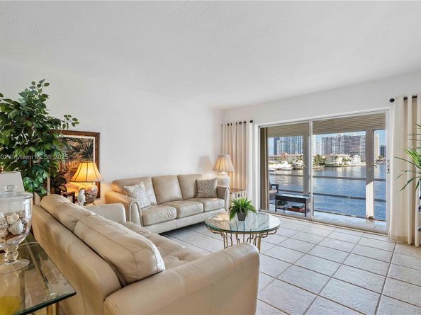 2600 Diana Dr 311, Hallandale Beach FL 33009