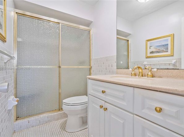 2600 Diana Dr 311, Hallandale Beach FL 33009