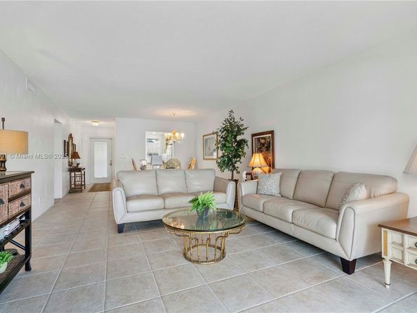 2600 Diana Dr 311, Hallandale Beach FL 33009