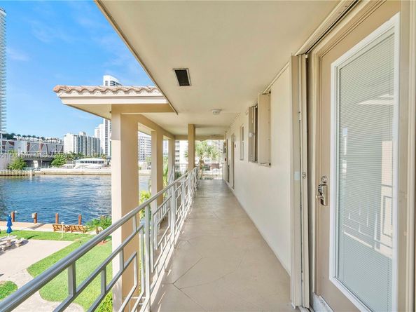 2600 Diana Dr 311, Hallandale Beach FL 33009