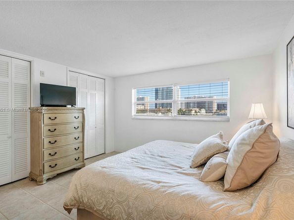 2600 Diana Dr 311, Hallandale Beach FL 33009