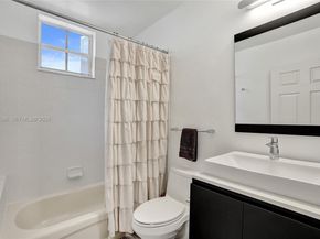 4281 Laurel Ridge Cir, Weston FL 33331