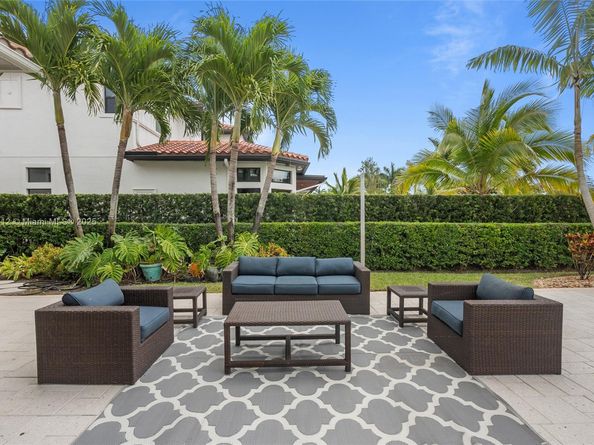 10230 Sweet Bay Ct, Parkland FL 33076