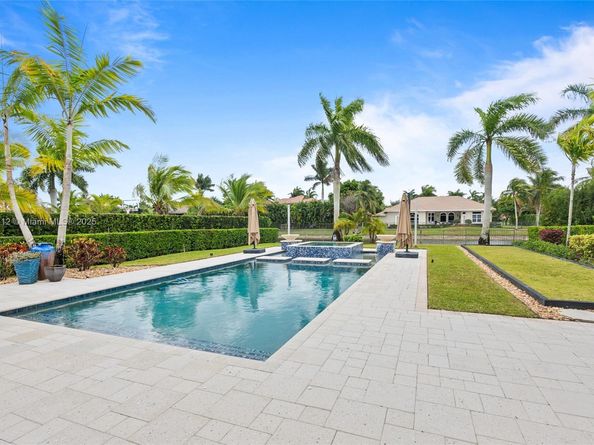 10230 Sweet Bay Ct, Parkland FL 33076