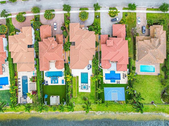 10230 Sweet Bay Ct, Parkland FL 33076