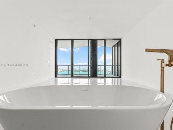 700 NE 24th Street PH5803, Miami FL 33137