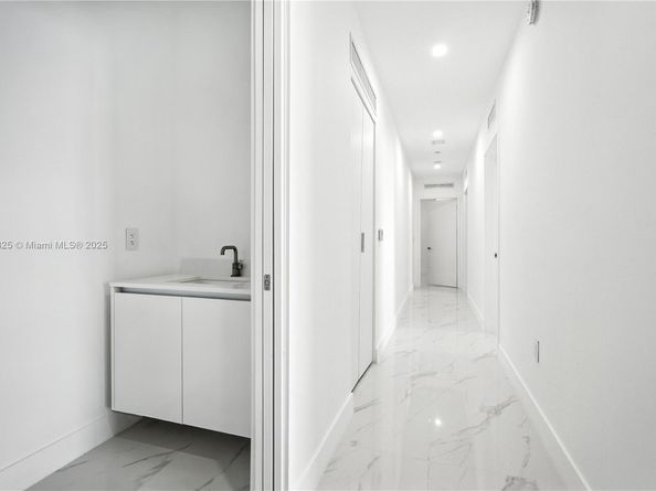 700 NE 24th Street PH5803, Miami FL 33137