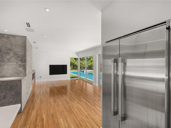520 Castania Ave, Coral Gables FL 33146