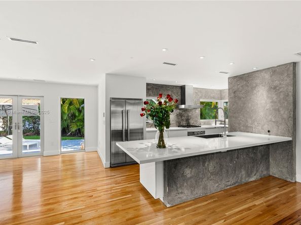 520 Castania Ave, Coral Gables FL 33146