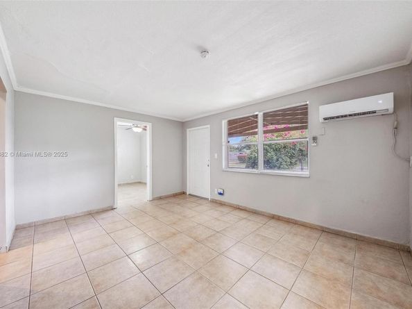 5720 SW 40th Ct, West Park FL 33023