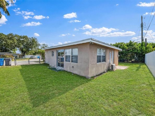 5720 SW 40th Ct, West Park FL 33023