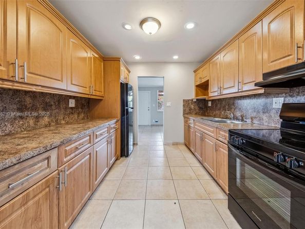 5720 SW 40th Ct, West Park FL 33023