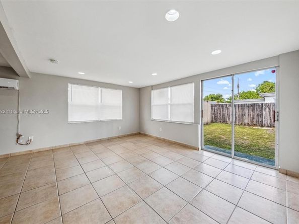 5720 SW 40th Ct, West Park FL 33023