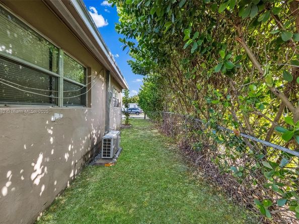 5720 SW 40th Ct, West Park FL 33023
