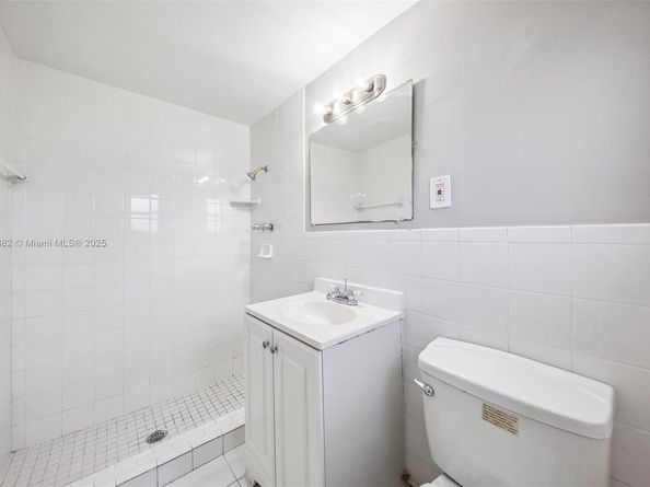 5720 SW 40th Ct, West Park FL 33023