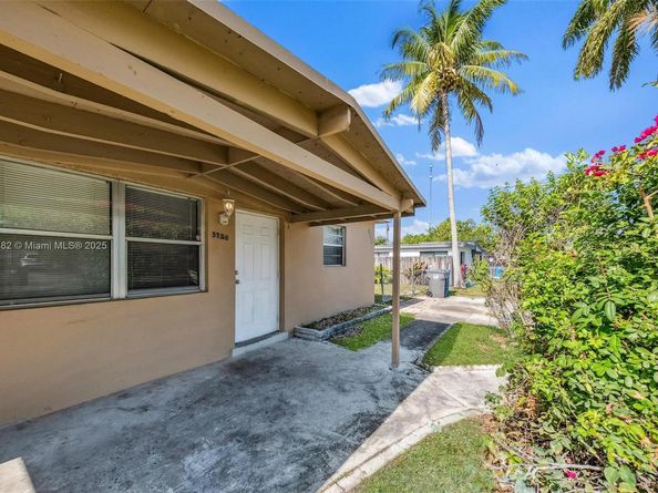 5720 SW 40th Ct, West Park FL 33023