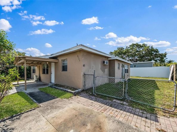 5720 SW 40th Ct, West Park FL 33023