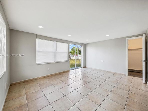 5720 SW 40th Ct, West Park FL 33023