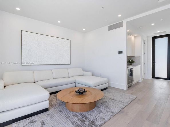 4002 NE 167 St, North Miami Beach FL 33160