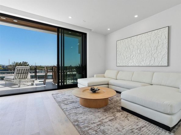 4002 NE 167 St, North Miami Beach FL 33160