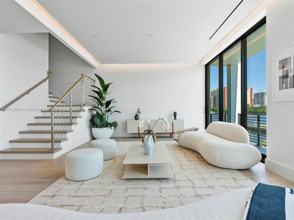 4002 NE 167 St, North Miami Beach FL 33160