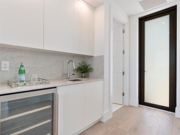 4002 NE 167 St, North Miami Beach FL 33160