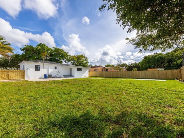 271 NW 143rd St, Miami FL 33168