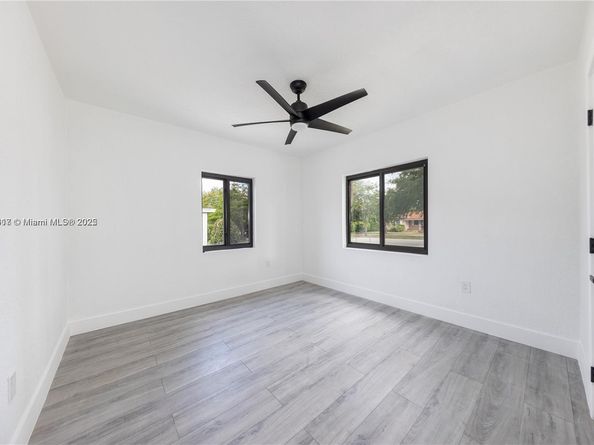 271 NW 143rd St, Miami FL 33168