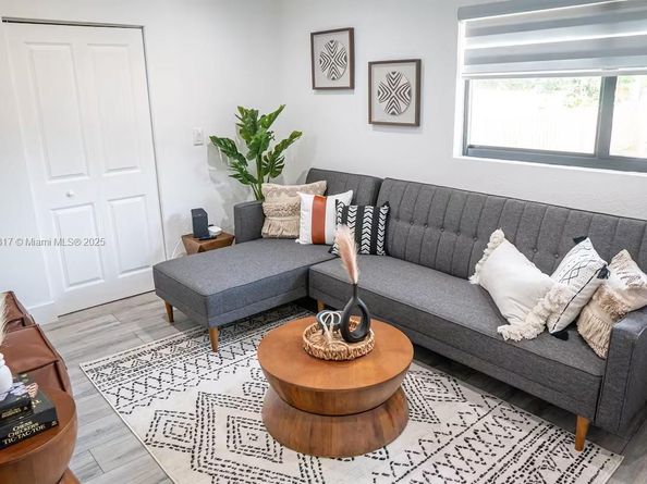 271 NW 143rd St, Miami FL 33168
